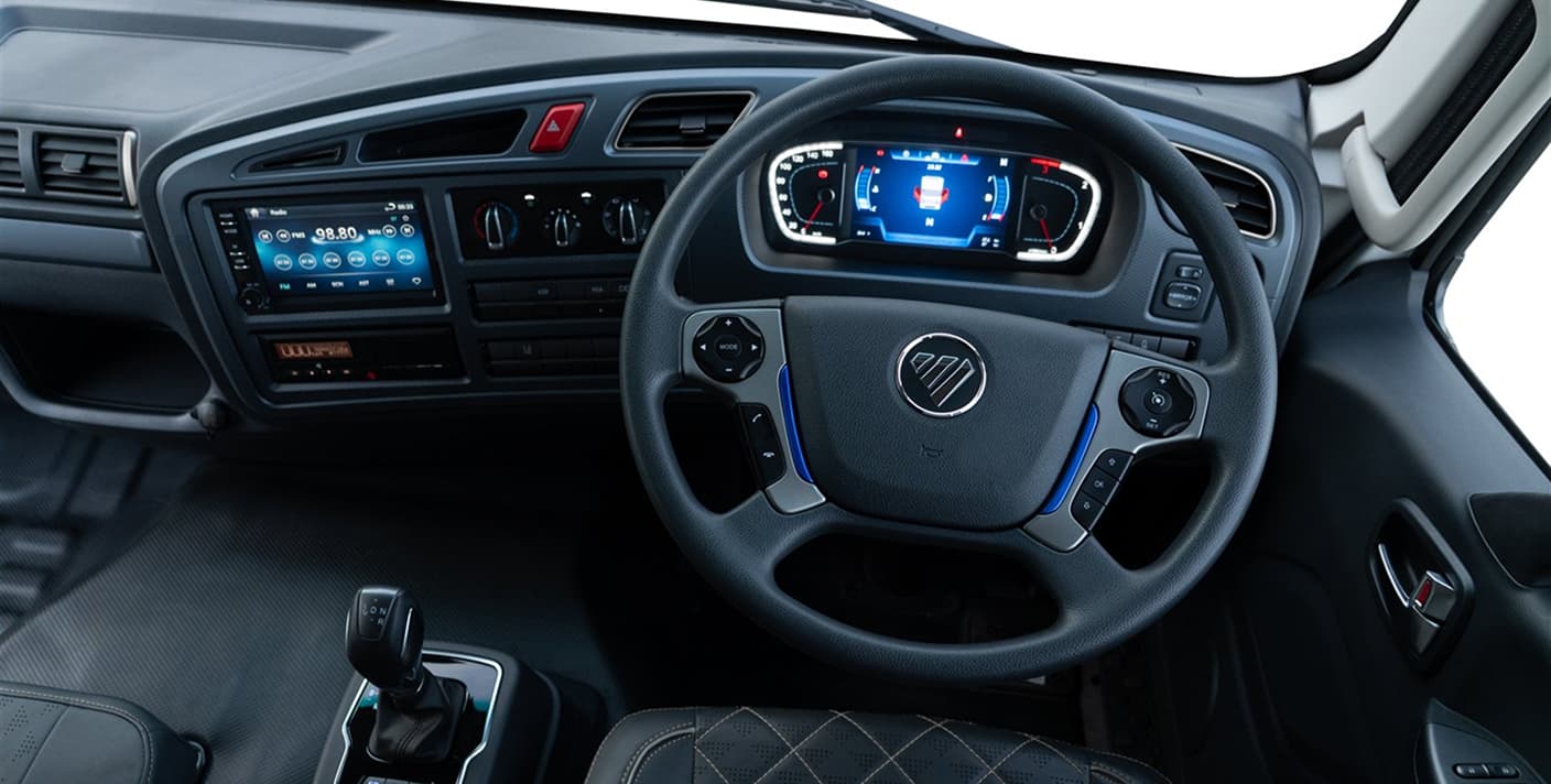 Auman D steering wheel and dashboard