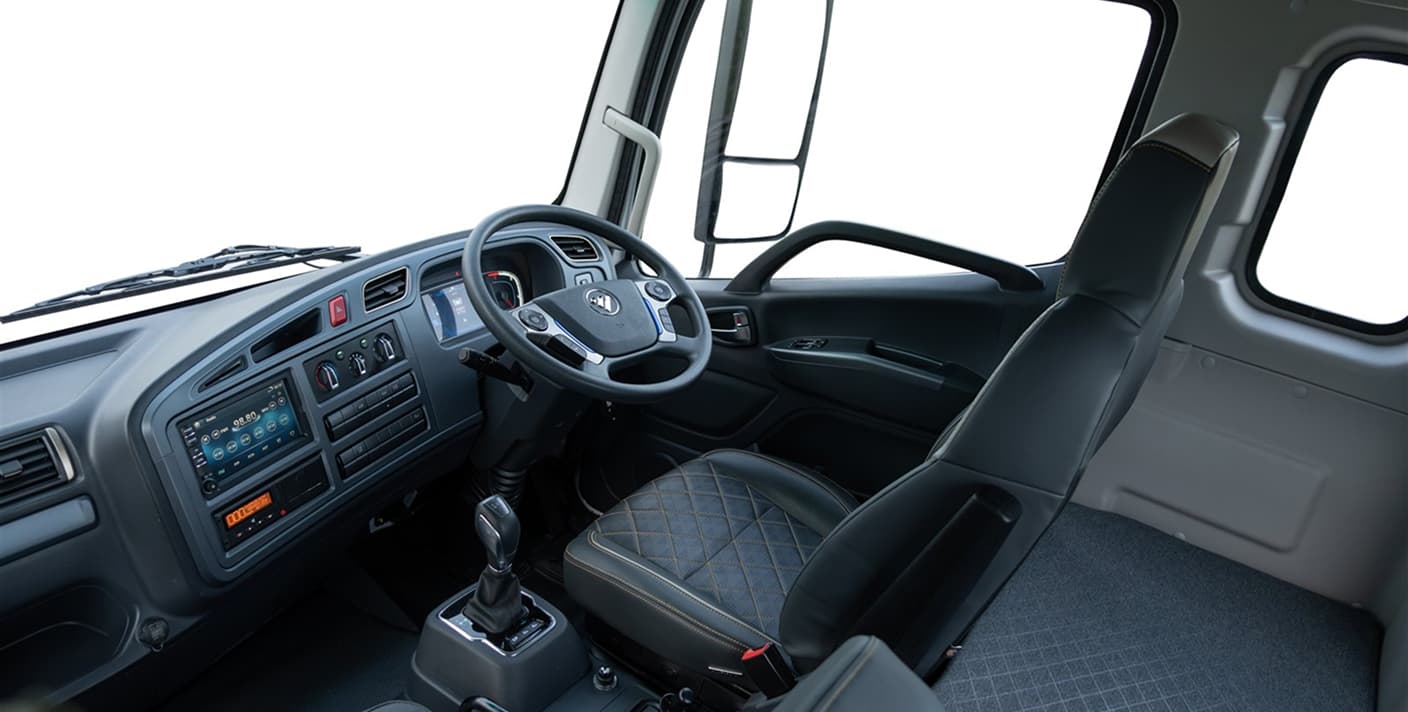 Auman D passenger dash and seating